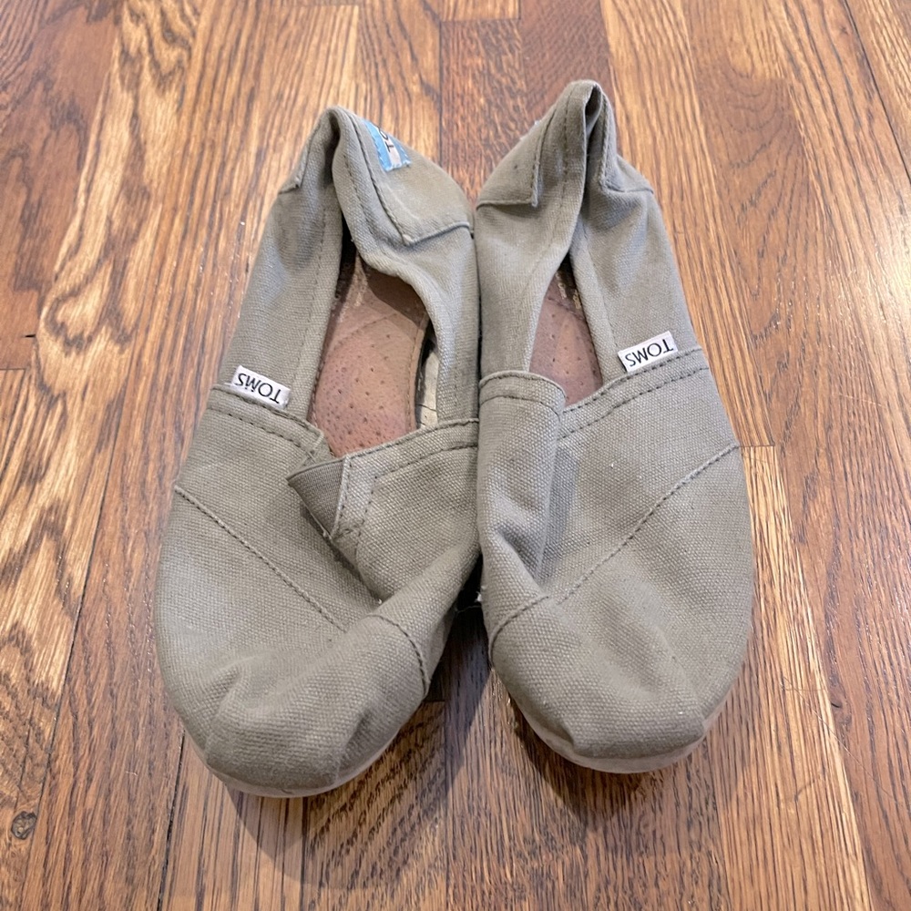 TOMS Canvas Shoe Army Green Women’s Sz 8